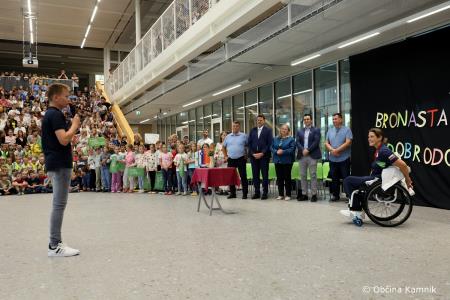 Nepozaben sprejem za bronasto Živo Lavrinc v rodnem Kamniku  (7)